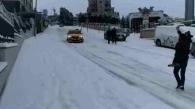 Bursa’da yeni yılın ilk saatlerinde yoğun kar yağışı herkesi hazırlıksız