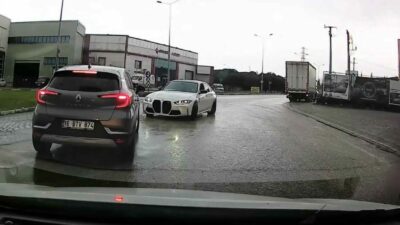Bursa’nın Nilüfer ilçesinde drift artarken, kontrolden çıkan araç trafiği birbirine