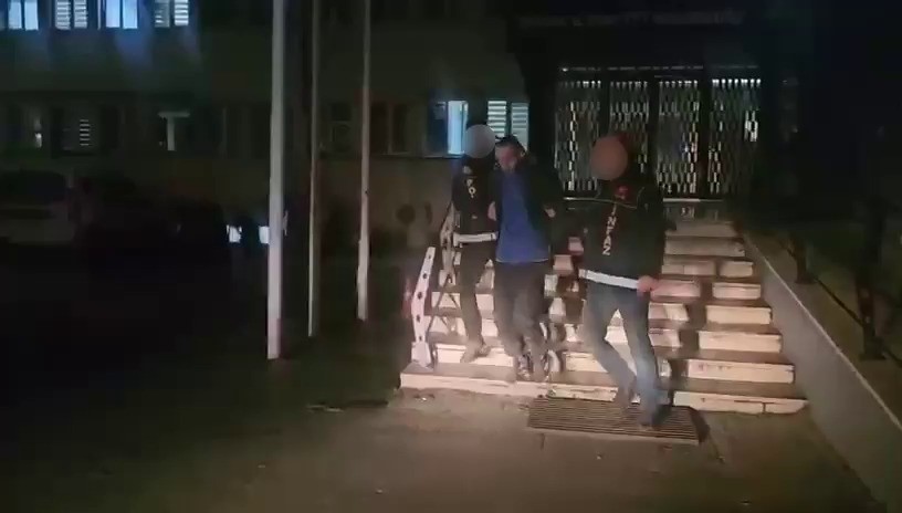 Cinayet, yağma, uyuşturucu, Bursa’da aranan 4 hükümlü yakalandı Bursa Emniyet Müdürlüğü Asayiş Şube Müdürlüğü ekiplerince, aranan şahısların yakalanmasına