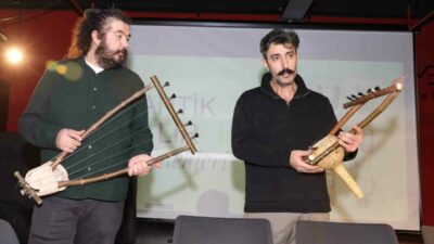 Nilüfer Belediyesi’nin düzenlediği geliştirici atölyeye katılan çocuklar, telli çalgılardan lirin