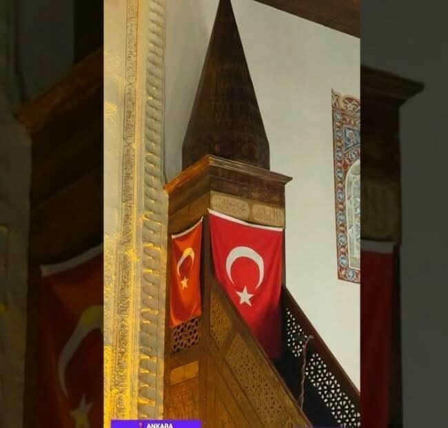 Cuma hutbesinde ’Minberler bayrakla süslensin’ teklifi Suriye sınırında Türk bayrağına yönelik gerçekleştirilen saldırıya tepkiler sürerken, Bursa’da