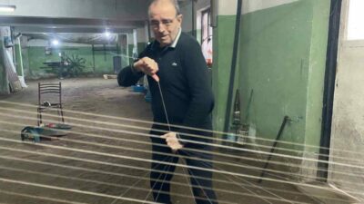 Cumhurbaşkanı Recep Tayyip Erdoğan’ın elinden “Yaşayan İnsan Hazineleri” ödülünü alan