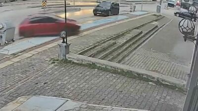 Bursa’nın Osmangazi ilçesinde direksiyon dersi sırasında sürücünün fren yerine gaza