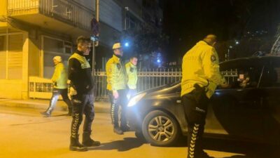 Bursa’da trafik uygulamasında durdurulan kadın sürücü, ‘Eşim gelmeden araçtan inmem’