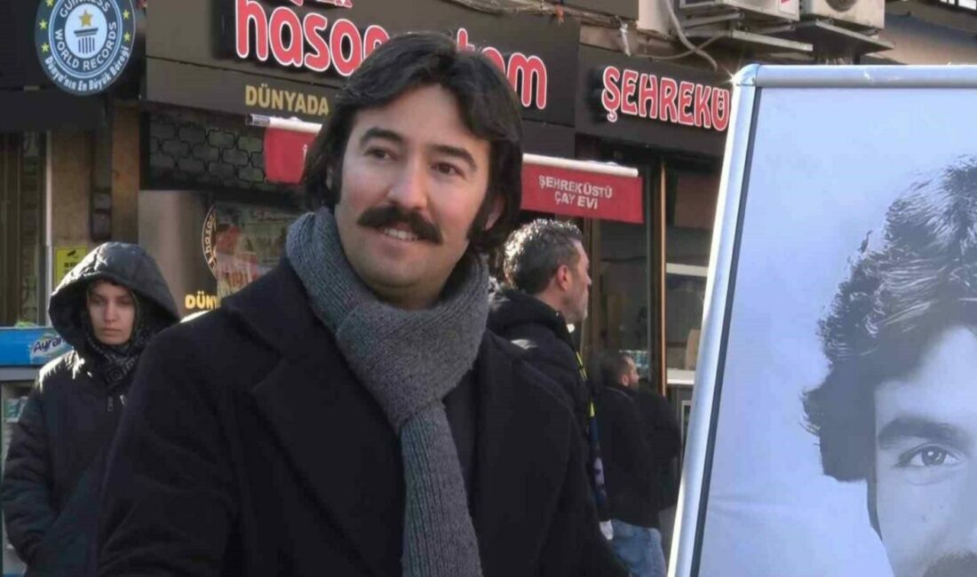 Ferdi Tayfur’a benzerliğiyle dikkat çekti, usta sanatçı unutulmadı Arabesk müziğin efsanesi Ferdi Tayfur, vefatının yıldönümünde Bursa’da hayranlarının lokma