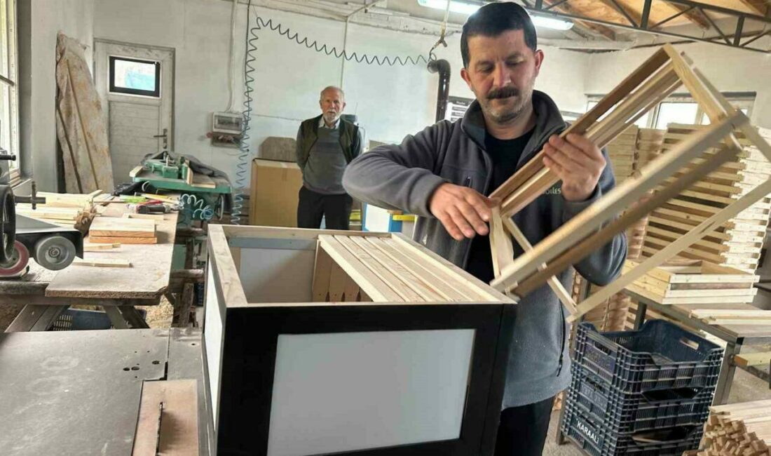 Bursa’nın İnegöl ilçesinde arıcılıkla uğraşan Hayri Soylu, arıcılardan gelen talep üzerine