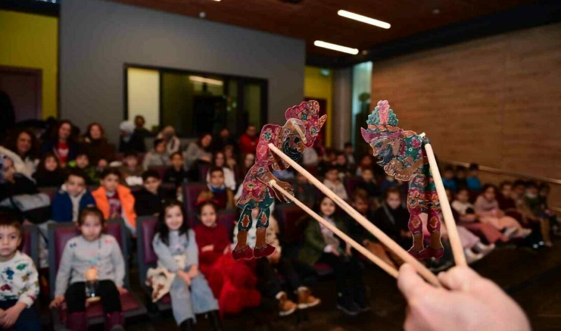 Geleneksel Karagöz Oyunu Osmangazi’de Çocuklarla Hayat Buldu Çocukları, Bursa’nın simgesi haline gelen değerler ile buluşturan Osmangazi Belediyesi,