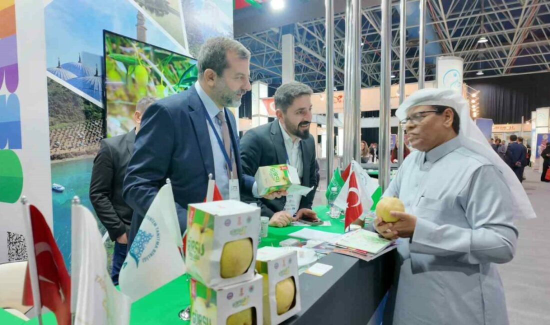 Gürsu Belediye Başkanı Mustafa Işık, Bursa standında, fuarın ilk gününde