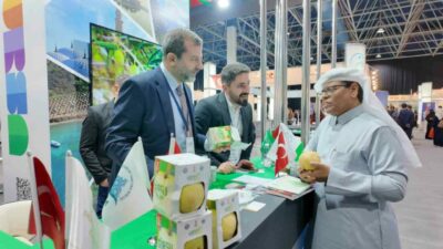 Gürsu Belediye Başkanı Mustafa Işık, Bursa standında, fuarın ilk gününde