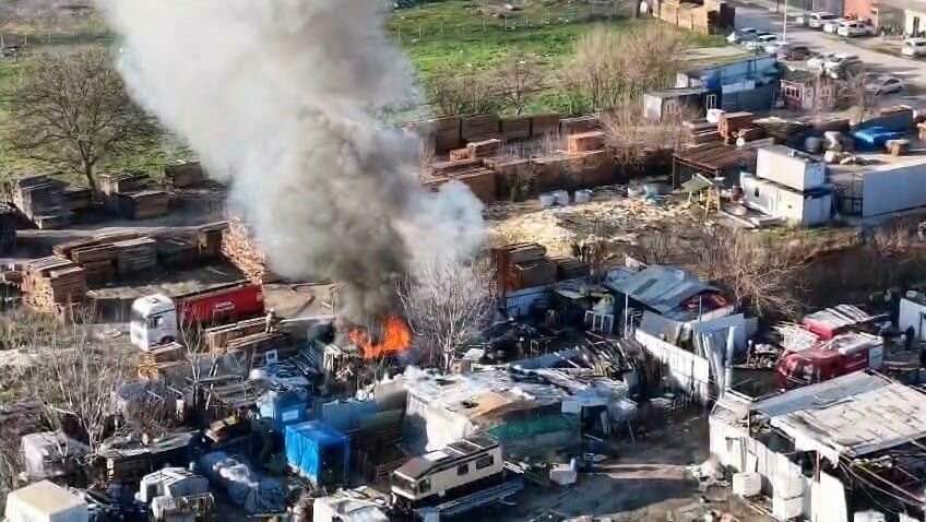 Bursa’nın İnegöl ilçesinde faaliyet gösteren bir geri dönüşüm (hurdacı) tesisinde