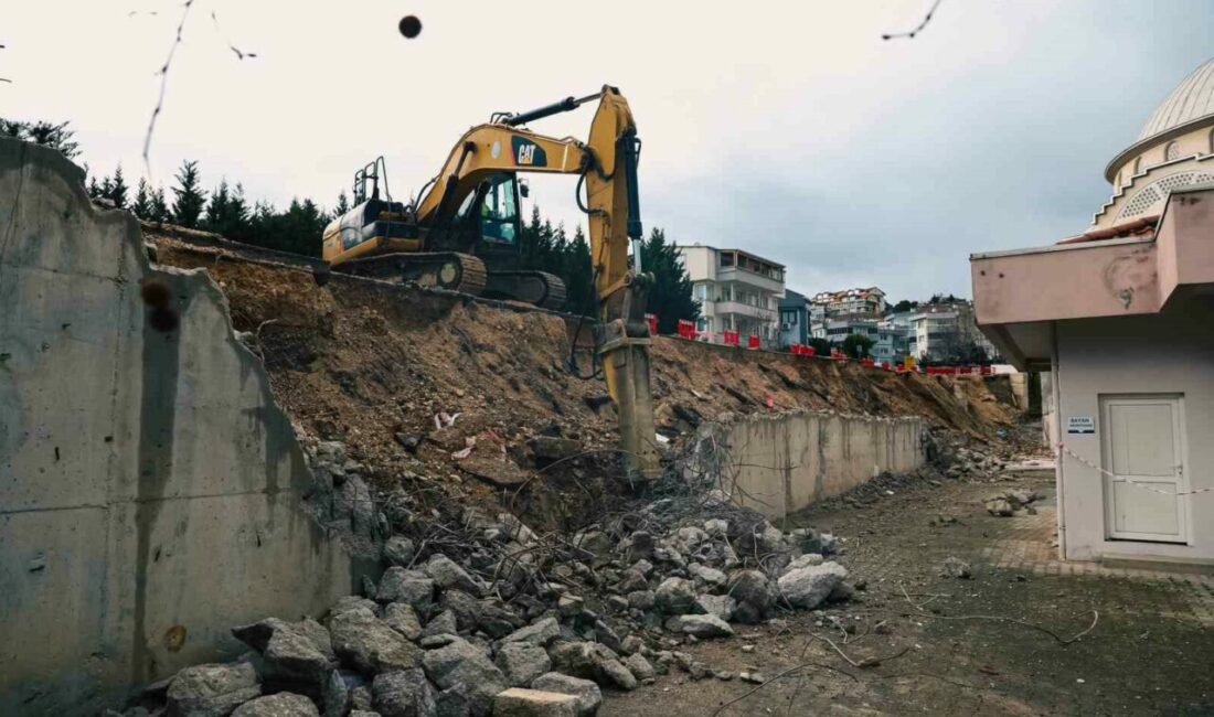 İHA’nın haberi üzerine Bursa Büyükşehir Belediyesi harekete geçti Bursa’nın Nilüfer ilçesinde Mevlana Camisi yanında geçen ay çöken istinat