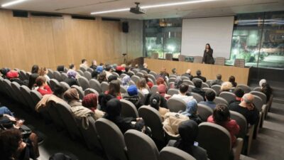 İnegöl Belediyesi, Otizmli Araştırmacı Yazar Espina Hande Ayas’ın konuşmacı olarak