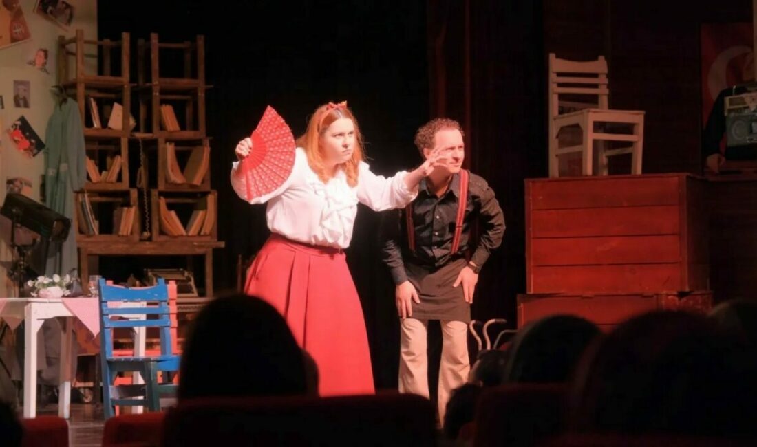 İnegöl Belediyesi’nin “Sahnede Festival Var” sloganıyla düzenlediği Tiyatro Festivali başladı.