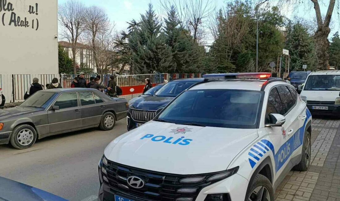 İnegöl’de bıçaklı kavga: 1 yaralı Bursa’nın İnegöl ilçesinde top oynarken çıkan kavgada 16 yaşındaki çocuk