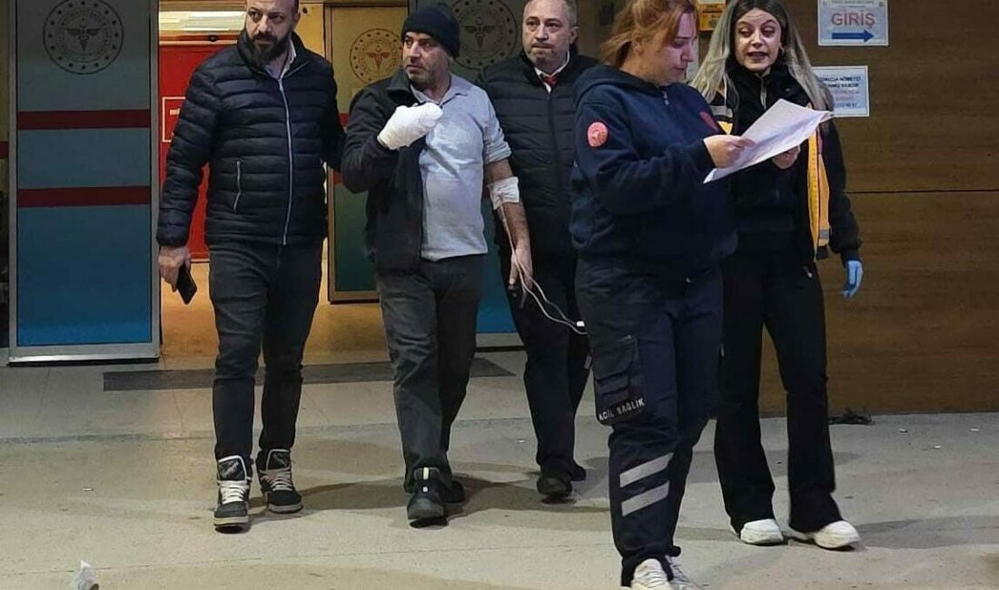 Bursa’nın İnegöl ilçesinde mobilya fabrikasında daire testere ile parça kesen