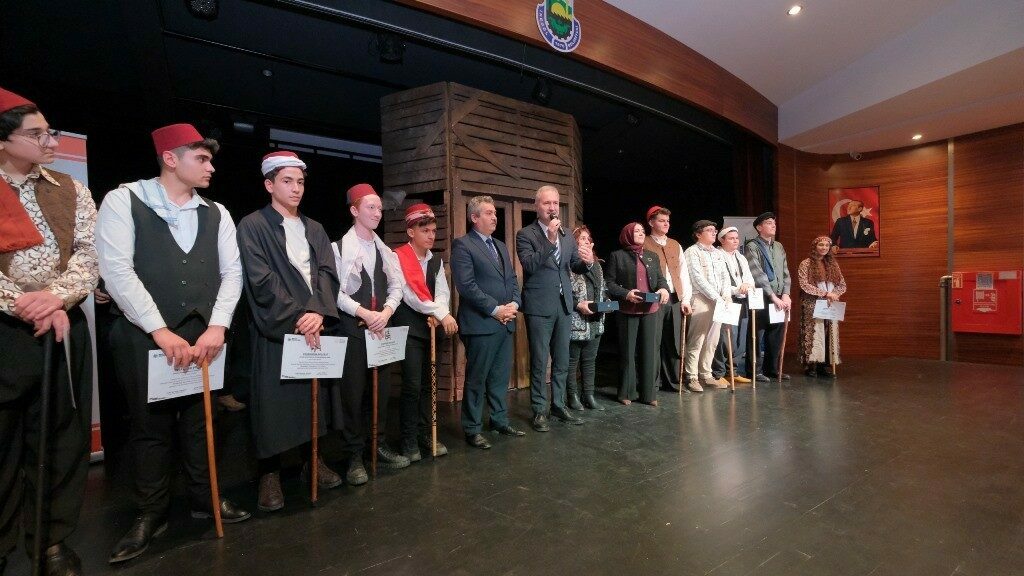 İnegöl’de genç meddahlar sahne aldı İnegöl Belediyesi ile İnegöl İlçe Millî Eğitim Müdürlüğü iş birliğinde