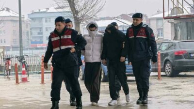 Bursa’nın İnegöl ilçesinde çaldıkları kablolarla mahalleyi internetsiz bırakan 2 şüpheli