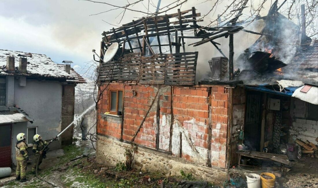 İnegöl’de korkutan yangın: tek katlı ev küle döndü Bursa’nın İnegöl ilçesinde meydana gelen yangında tek katlı ev kül