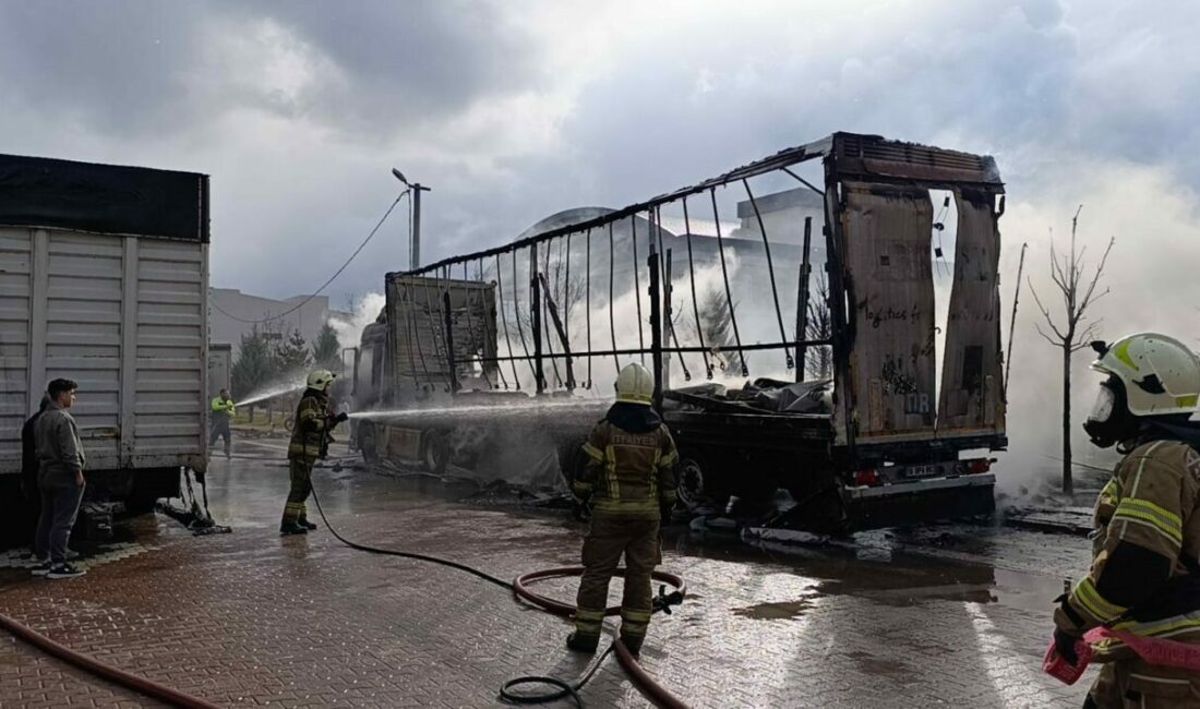 Bursa’nın İnegöl ilçesinde park halindeki sünger yüklü tır dorsesinde çıkan
