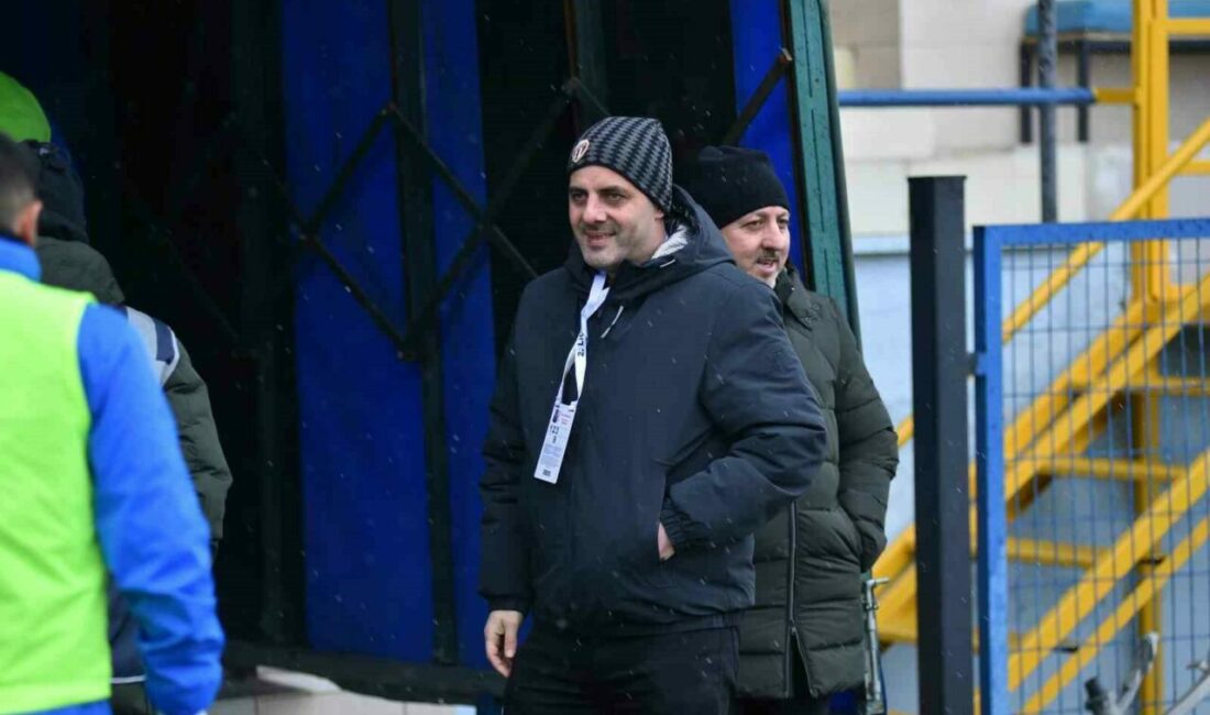 Sultan Su İnegölspor Kulüp Başkanı Kani Ademoğlu, deplasmanda Karacabey Belediyespor