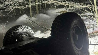 Bursa’nın İnegöl ilçesinde kar yağışı nedeniyle kontrolden çıkan cipin uçuruma