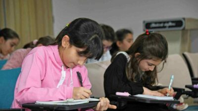 Osmangazi Belediyesi’nin çocukların yazma becerilerini geliştirmek amacıyla hayata geçirdiği Küçük