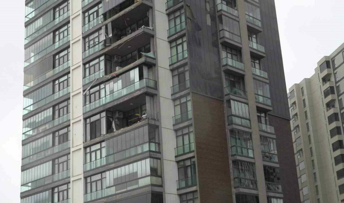 Bursa’da etkili olan lodos hayatı felç etti. Önüne kattığını sürükleyen