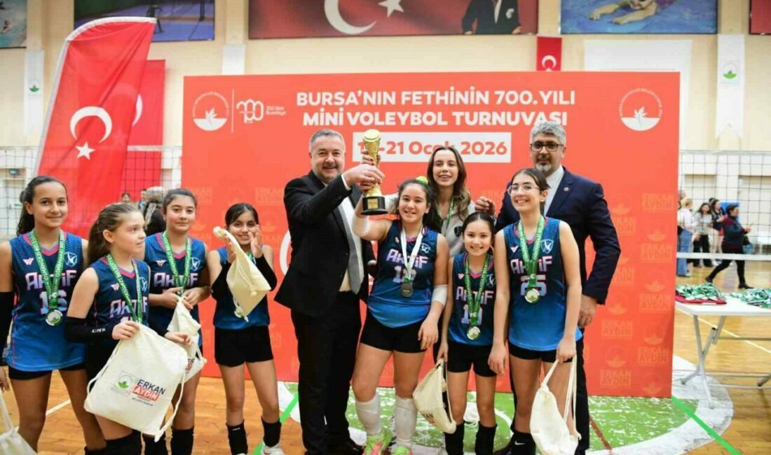 Osmangazi Belediyesi’nin Bursa’nın fethinin 700. yılı kapsamında düzenlediği Mini Voleybol