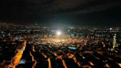 Bursa’da yeni yıla girerken gökyüzü binlerce havai fişekle aydınlandı. Saatler