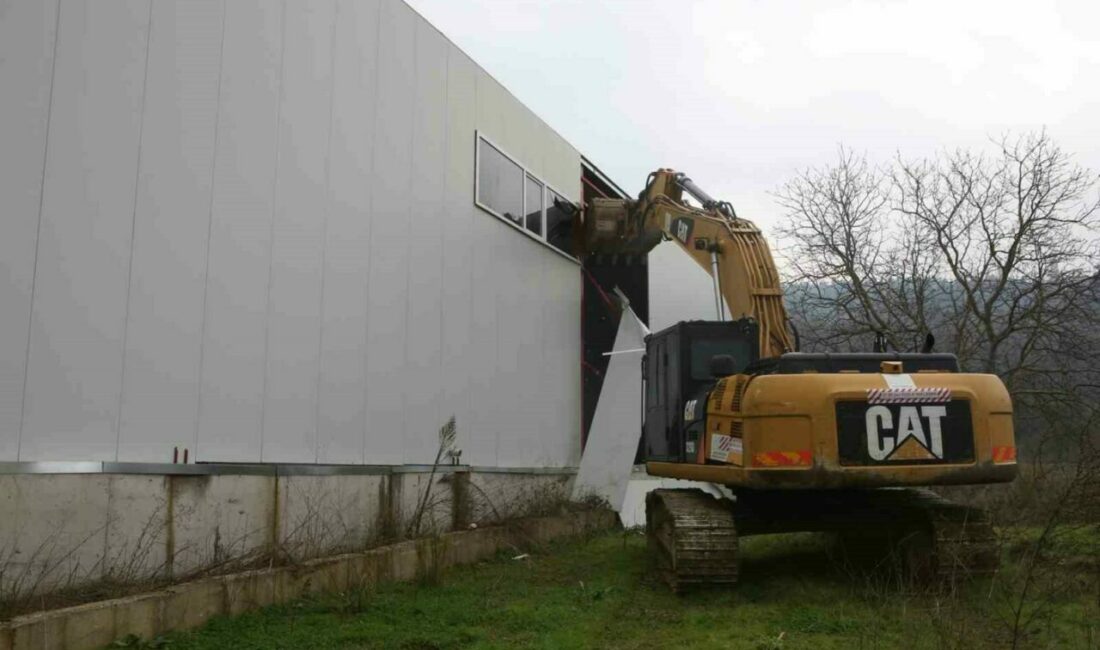 Nilüfer Belediyesi yıkım ekipleri, Tahtalı ve Yaylacık Mahallesi’nde toplam bin