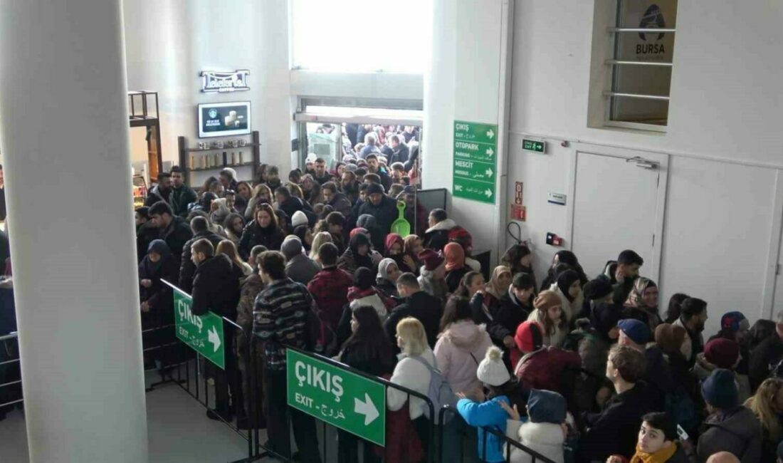 Bursa’da soğuk ama güneşli havayı değerlendirmek isteyenler, Uludağ’a çıkmak istedi.