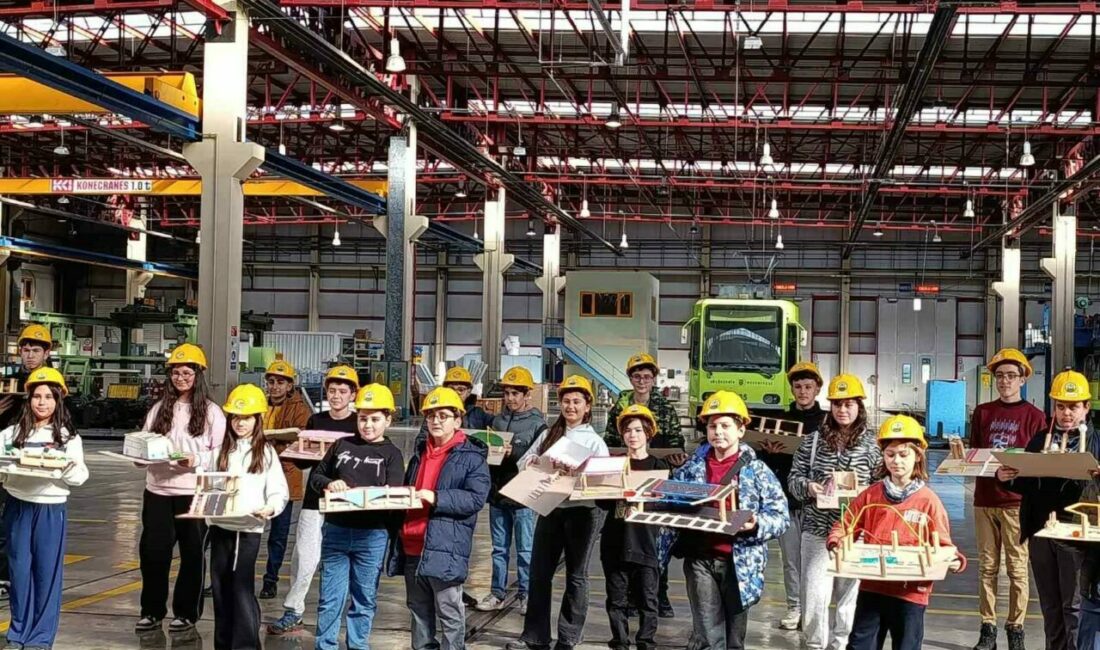 Bursa Büyükşehir Belediyesi’nin ‘Yarıyıl Şenliği’ etkinliklerine katılan öğrenciler, BURULAŞ tesislerine