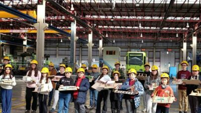 Bursa Büyükşehir Belediyesi’nin ‘Yarıyıl Şenliği’ etkinliklerine katılan öğrenciler, BURULAŞ tesislerine