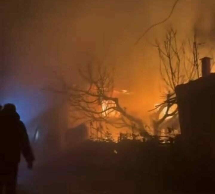 Bursa’nın Orhaneli ilçesinde gece saatlerinde çıkan yangında bir ev kullanılamaz