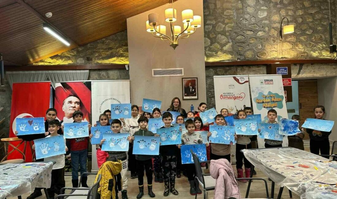 Osmangazi’de çocuklar kış neşesiyle buluştu Osmangazi Belediyesi’nin Sarıalan’da hayata geçirdiği Yap-Çiz-Eğlen Kardan Adam Atölyesi, çocuklara