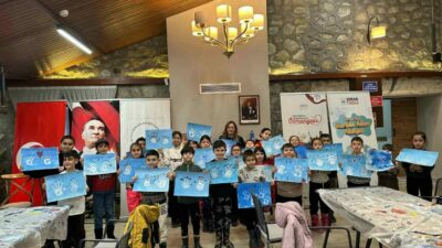 Osmangazi Belediyesi’nin Sarıalan’da hayata geçirdiği Yap-Çiz-Eğlen Kardan Adam Atölyesi, çocuklara
