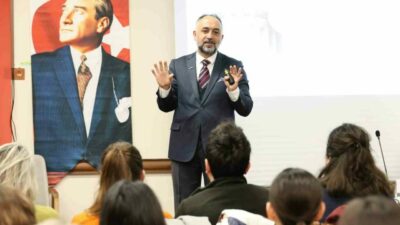 Osmangazi Belediyesi tarafından düzenlenen felsefe buluşmasında felsefenin gündelik hayatla nasıl
