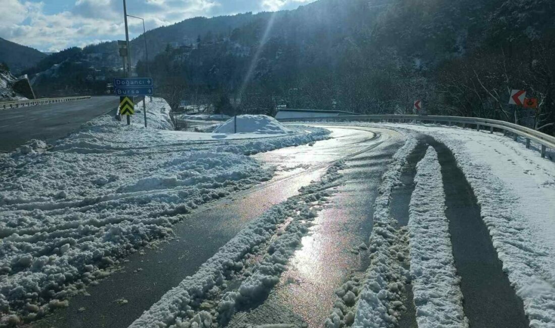 Osmangazi Belediyesi, kış şartlarının etkisini artırdığı günlerde ilçe genelinde karla