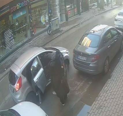 Bursa’nın İnegöl ilçesinde otomobile binen 3’ü çocuk 4 kişi, arkadan