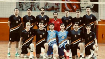 Tamamı İnegöllü altyapı sporcularından oluşan İnegöl Belediyespor Erkek Voleybol Takımı,