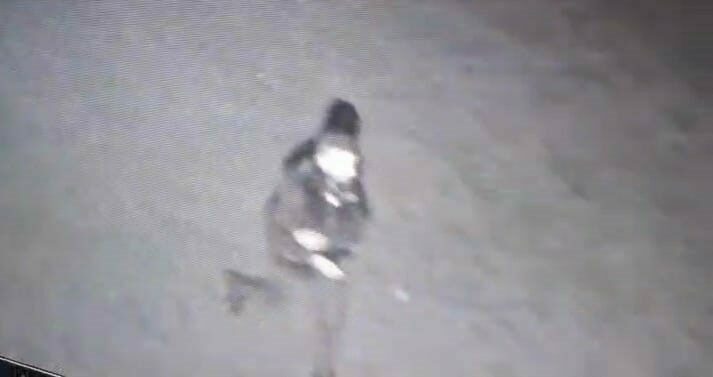 Polis kılığına girip 3 milyonluk vurgun yaptılar Bursa’nın İnegöl ilçesinde bir kadını telefonda dolandırıp 400 gram altınını