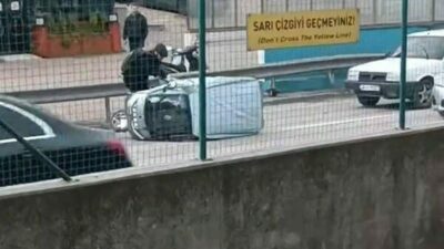 Bursa’da şiddetli rüzgarın etkisiyle devrilen mini otomobilde bulunan sürücü, çevredeki