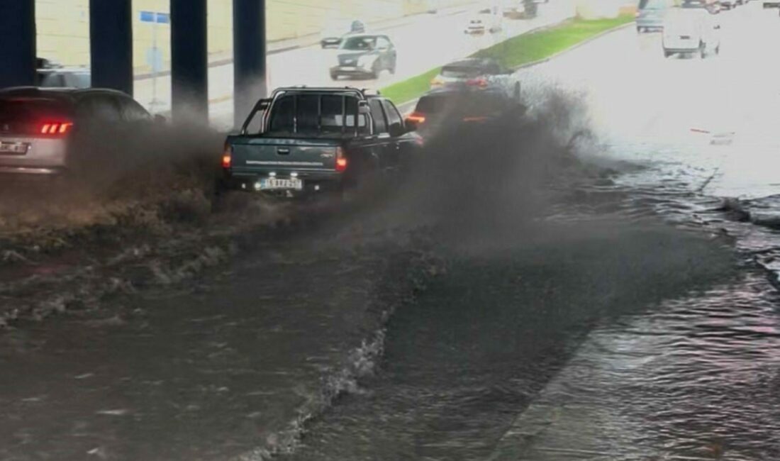 Bursa’da sabah saatleri itibariyle etkisini gösteren sağanak yağış, kent merkezini