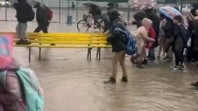 Bursa’nın İnegöl ilçesinde de fırtına ve sağanak yağış etkili oldu.