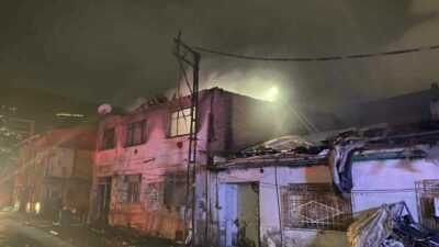 Bursa’da iki katlı evde sobadan çıkan yangında 2 kadın dumandan