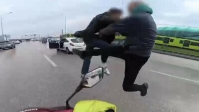 Bursa’da iki sürücü arasında ’yol verme’ tartışması nedeniyle çıkan kavgada