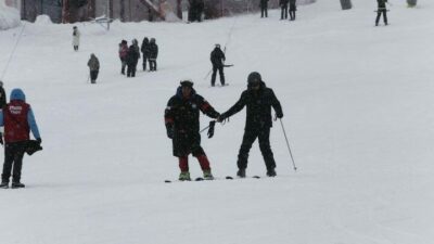 Türkiye’nin kış turizmi açısından önemli merkezlerinden Uludağ’da soğuk hava etkisini