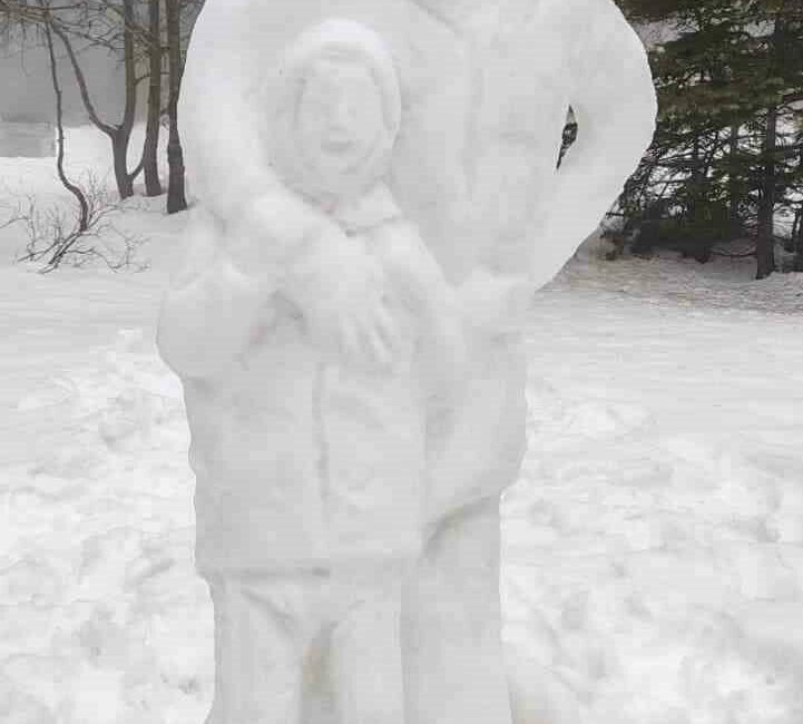 Uludağ’da kardan heykel sanat eserini aratmadı Türkiye’nin önemli kış turizm merkezlerinden Uludağ’da, kar yağışını fırsata çeviren