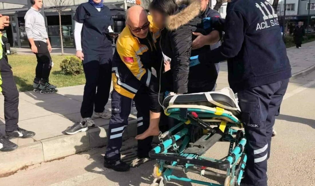 Bursa’nın İnegöl ilçesinde, yaya geçidinden geçmek isteyen 2 kadına otomobil