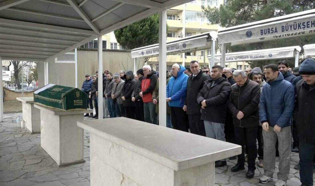 Yazar Ahmet Turan Alkan Bursa’da toprağa verildi Bursa’da 72 yaşında hayatını kaybeden yazar Ahmet Turan Alkan, cenaze